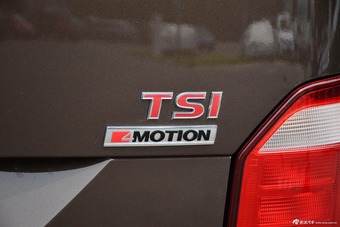 2016款凯路威2.0T自动四驱舒适版9座