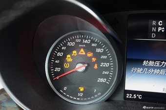 2016款奔驰V级 V260 2.0T自动尊贵加长版