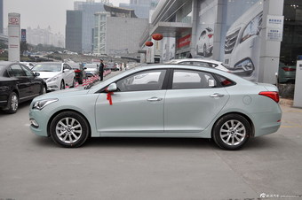 2013款名图1.8GLS自动智能型北极玉