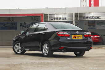 2015款凯美瑞骏瑞2.0L自动凌动版