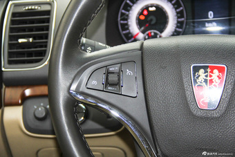 2015款荣威950 1.8T自动精英版