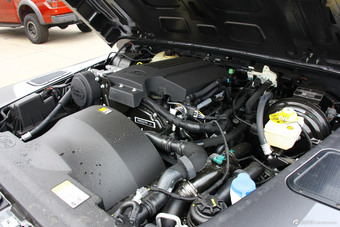 路虎卫士到店实拍