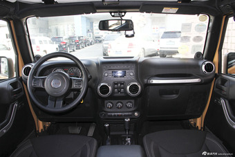 2014款牧马人3.0L撒哈拉四门版图片