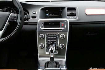 2016款沃尔沃S60L 2.0T自动T4智远版