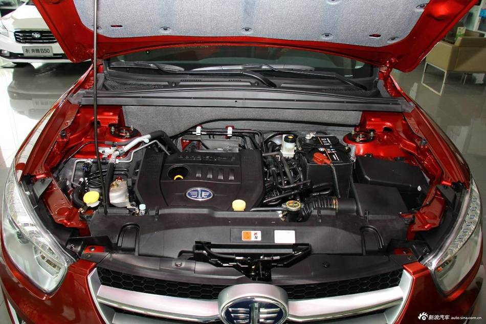 2015款奔腾X80 2.0L自动豪华型到店实拍