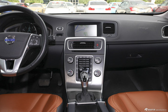2015款沃尔沃V60 2.0T自动 T5智雅版