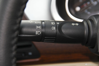 2014款海马汽车M8 2.0L自动豪华型