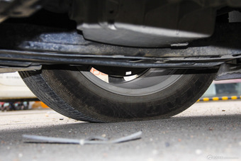 2015款荣威950 1.8T自动精英版