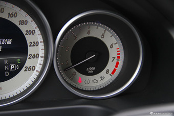 2015款奔驰E320L 3.0T自动运动型