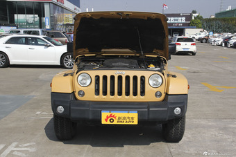 2014款牧马人3.0L撒哈拉四门版