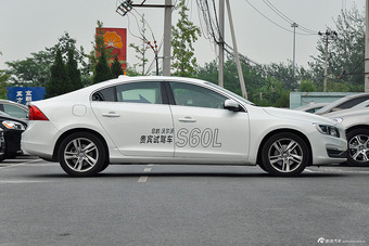 2015款沃尔沃S60L 2.0T自动T5智驭版