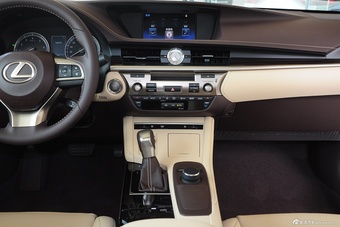 2015款雷克萨斯ES250典雅型