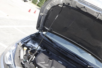 2014款奔腾B70 2.0L自动豪华型银色