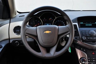 2015款科鲁兹1.5L经典 SE MT