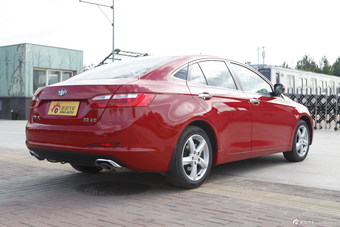 2014款奔腾B70 2.0L自动豪华型红色