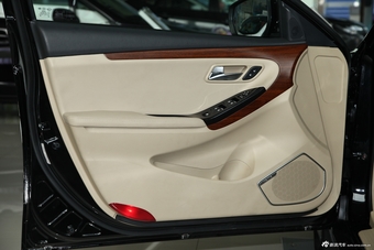 2014款海马M8 2.0L自动舒适型