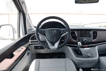 2016款瑞风M5 2.0T手动汽油商务版