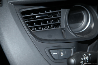 2013款东风雪铁龙C5 2.0L自动尊享型