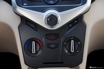 2013款风云2两厢实拍