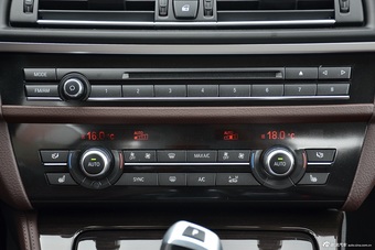 2017款宝马5系2.0T自动528Li豪华设计套装