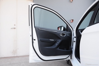 2015款爱丽舍质尚版1.6L手动时尚型