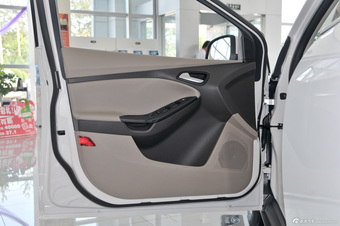 2012款福克斯三厢1.6L自动尊贵型