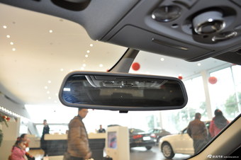 2013款奥迪A4L 30 TFSI 手动舒适型