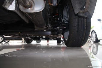 2013款嘉年华三厢1.5L自动时尚型图片