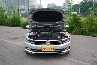 2017款迈腾2.0T自动380TSI DSG 旗舰型
