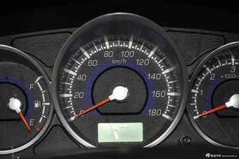 2014款骐铃T5 2.8T手动两驱超值版加长轴距JE493ZLQ4E