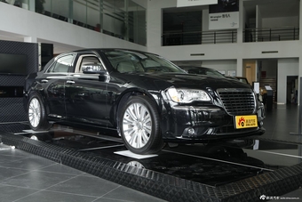 2013款克莱斯勒300C 3.6L自动尊享版
