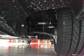 2013款东风雪铁龙C5 2.0L自动尊享型