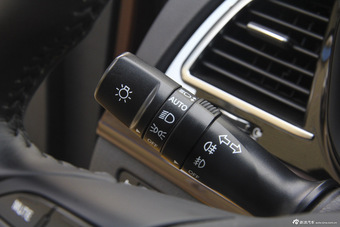 2015款起亚K4 1.8L自动DLX Special