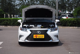 2015款雷克萨斯ES200舒适型