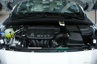 2013款东风标致408 2.0L自动舒适版图片