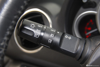 2015款睿翼轿跑2.0L自动豪华版