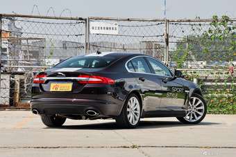 2015款捷豹XF 2.0T 80周年典藏豪华版