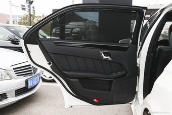 2015款奔驰E400L 3.0T自动豪华型4MATIC运动轿车