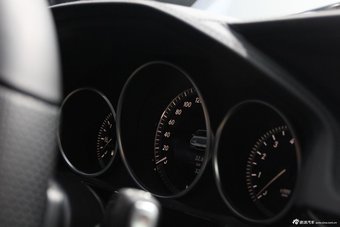 2014款奔驰E级内饰