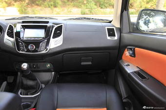 2015款黄海N2 2.8T四驱柴油至尊版