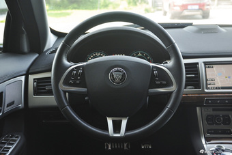 2015款捷豹XF 2.0T 80周年典藏豪华版