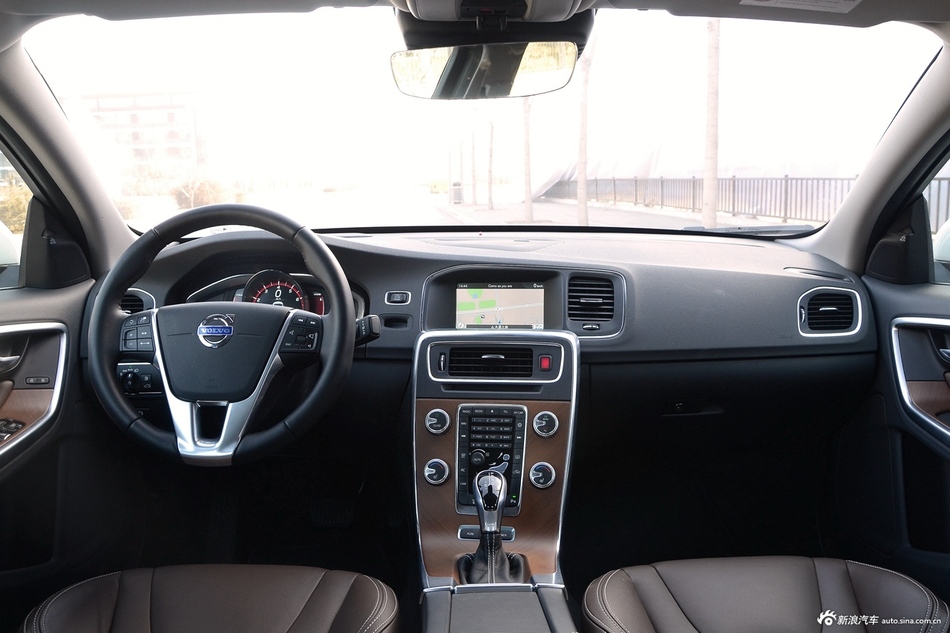 2015款沃尔沃S60L 2.0T自动 E驱混动 智越版