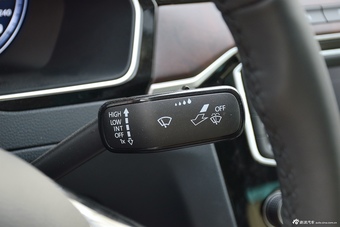 2017款迈腾2.0T自动380TSI DSG 旗舰型