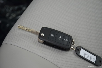 2016款凯路威2.0T自动四驱舒适版9座