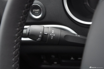 2015款雪铁龙C4L 1.6T自动尊贵版