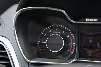 2015款北汽幻速H3 1.5L豪华型