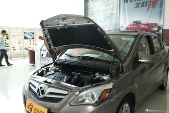 2013款北京汽车E系列1.5L自动乐尚版三厢