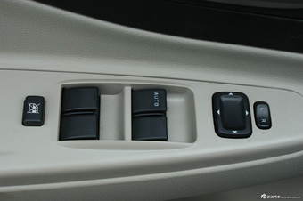 2012款奔腾B50 1.6L手动尊贵型图片