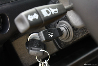 路虎卫士到店实拍