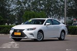 2015款雷克萨斯ES 2.0L自动200舒适版 珍珠白色